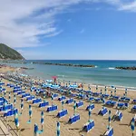 2 Bedroom Cozy In * Moneglia