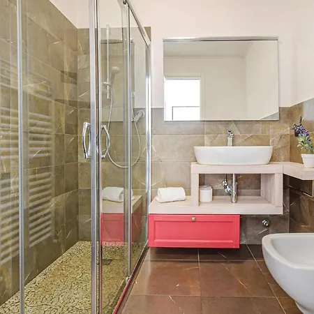 2 Bedroom Cozy In Apartment