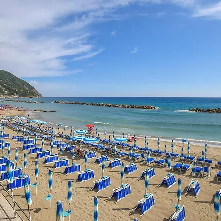 2 Bedroom Cozy In * Moneglia