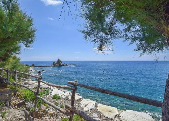 2 Bedroom Cozy In Moneglia